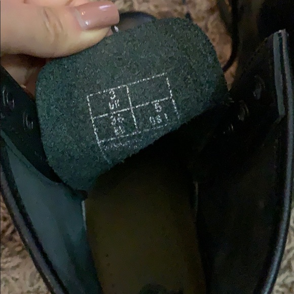 Used 1460s Doc Martens in Smooth Leather - Picture 3 of 4